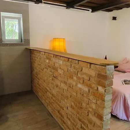 Kleine Waldhaeuschen Garabonc